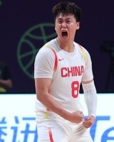 赵睿：打球肯定是要有脾气的 但是国家队队友会提醒我稳住情绪