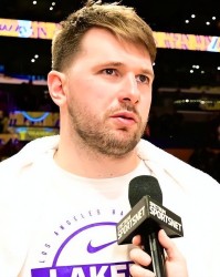 MK体育-乔治轰43+6记三分仍无缘今日最佳！对不起，你碰到创纪录的卢卡了